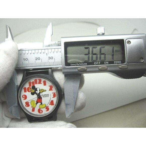Vintage Mickey Mouse Quartz WR Analog 36mm Dial Watch (C757) V515-8000 - Picture 4 of 12